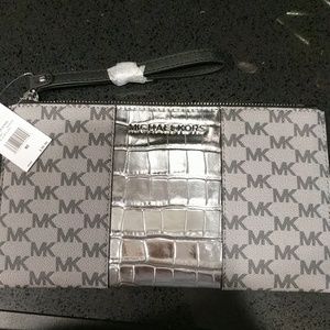 Center stripe zip clutch